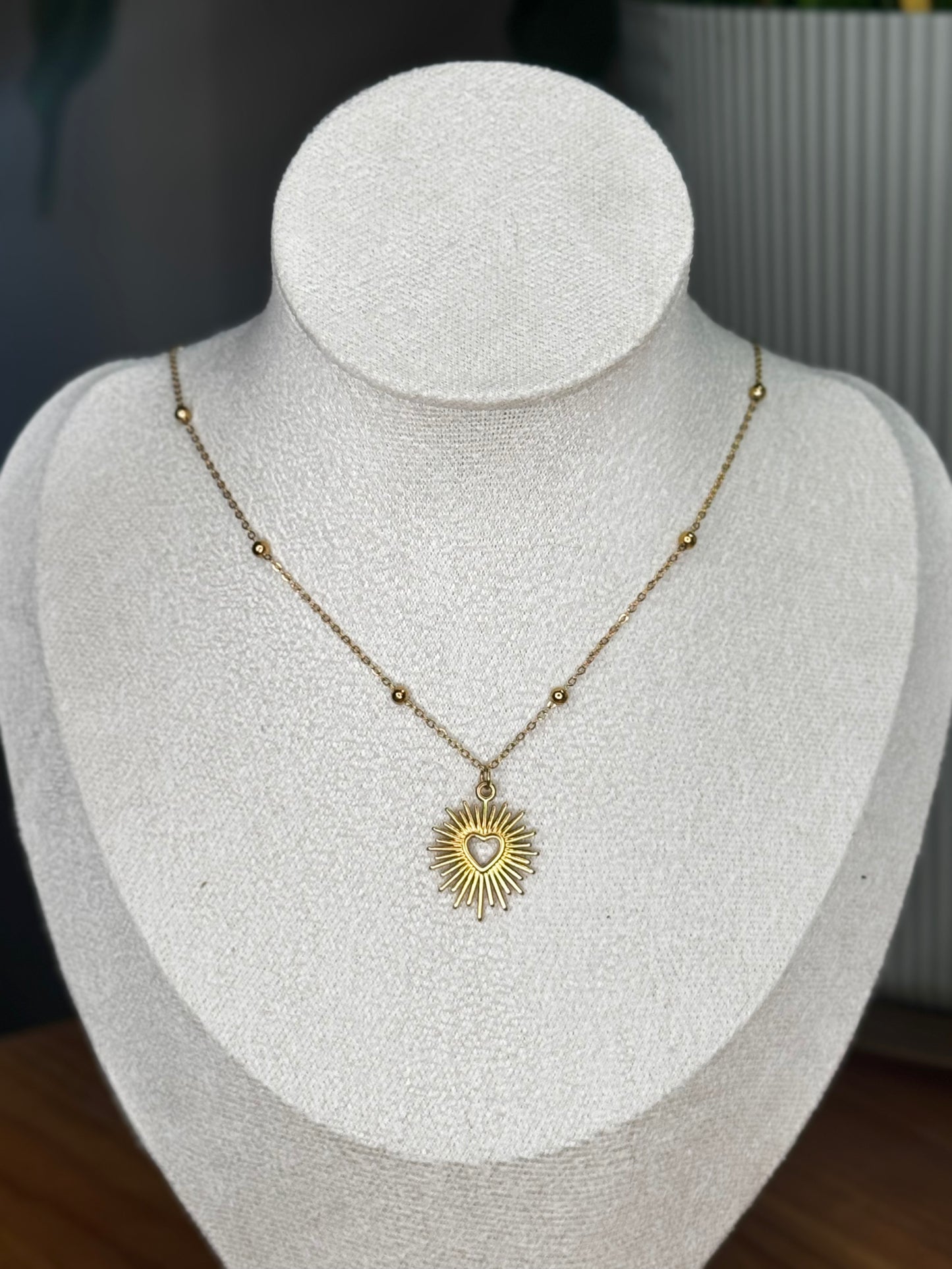 Collar con DijeSagrado Corazón