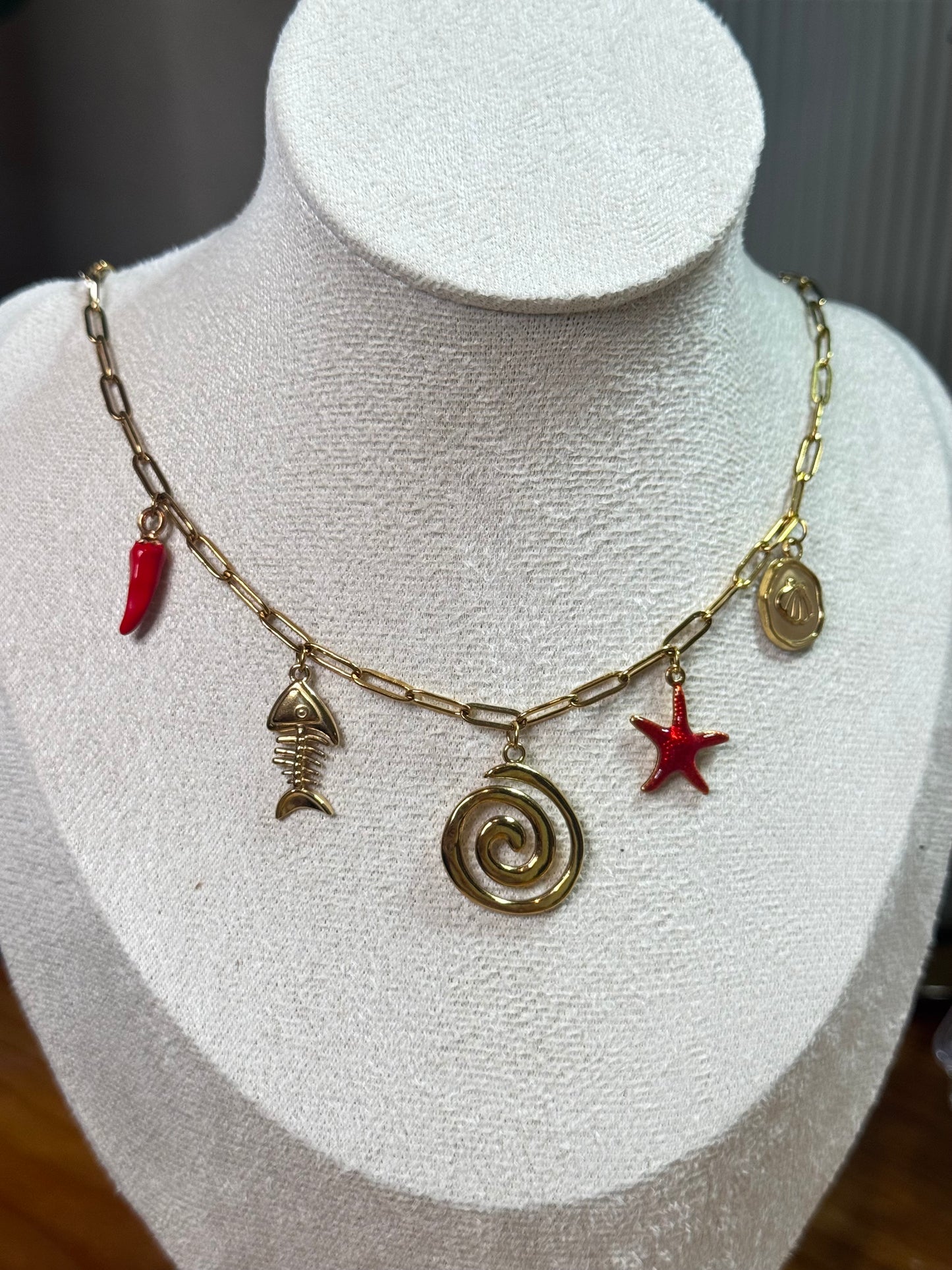 Collar con Charms Espina de Pescado