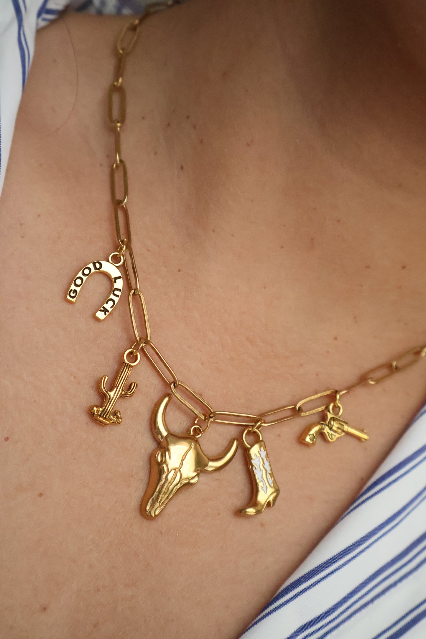Collar charm Santa Marta