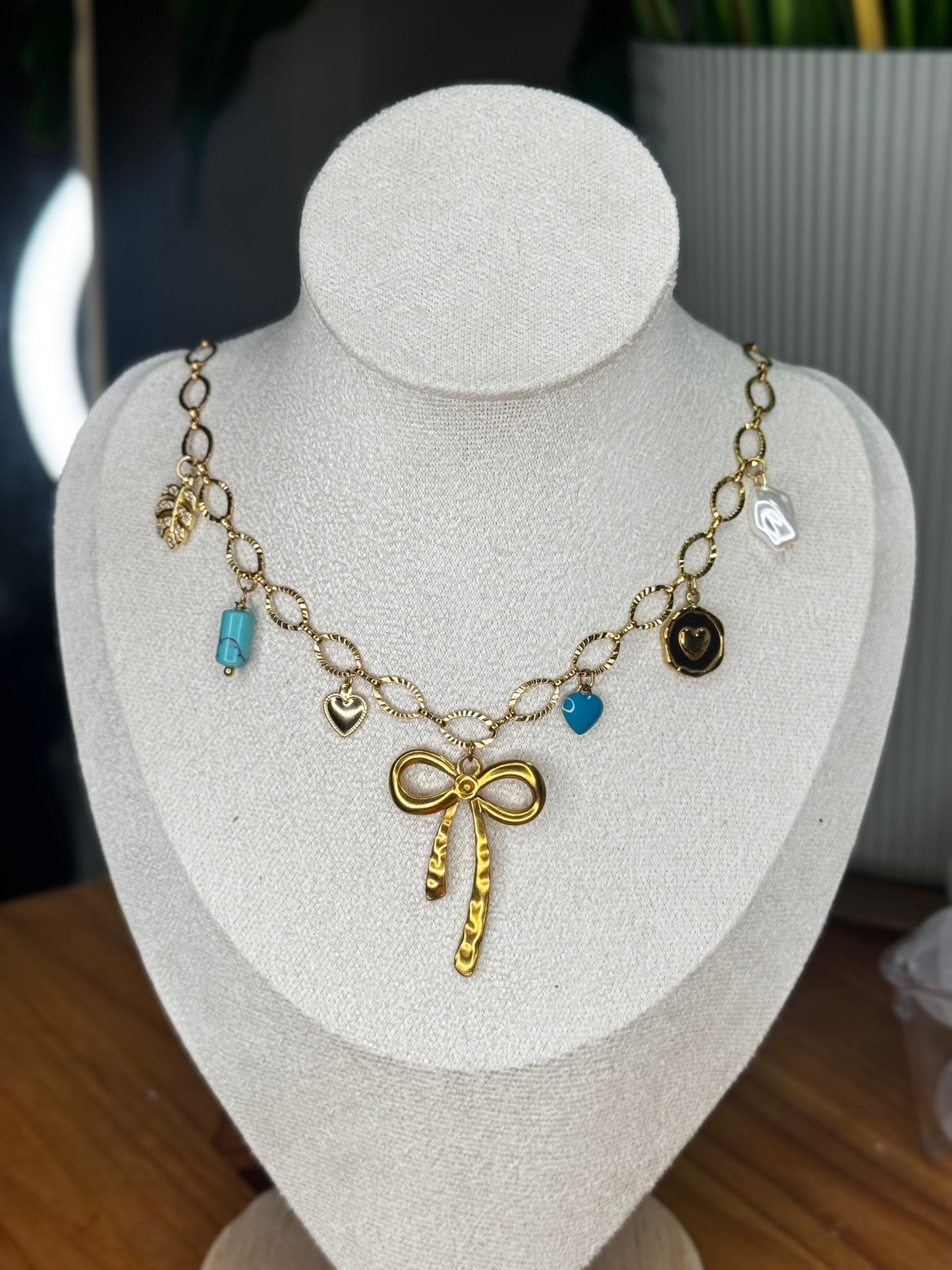 Collar con Charms Lazo Largo