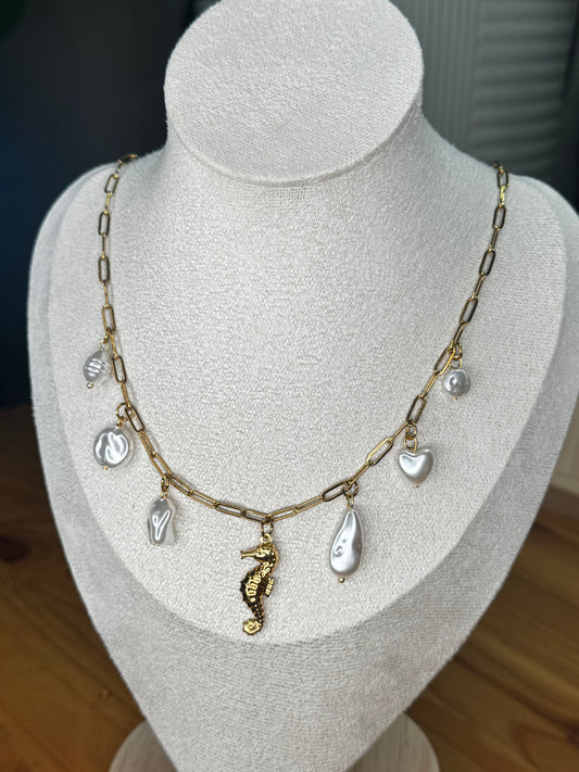 Collar Charms Caballo Perlado