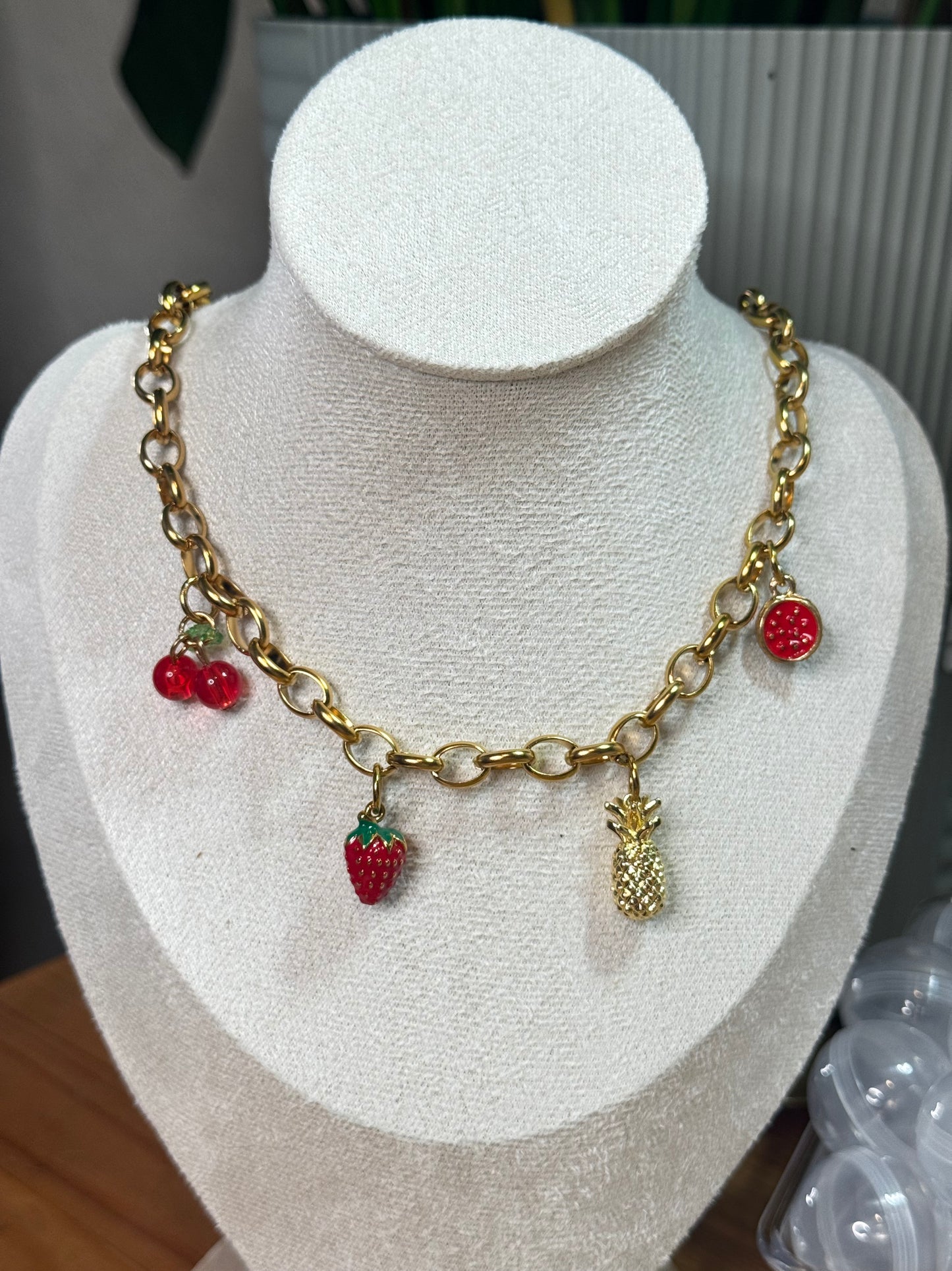 Collar con Charms Salpicón