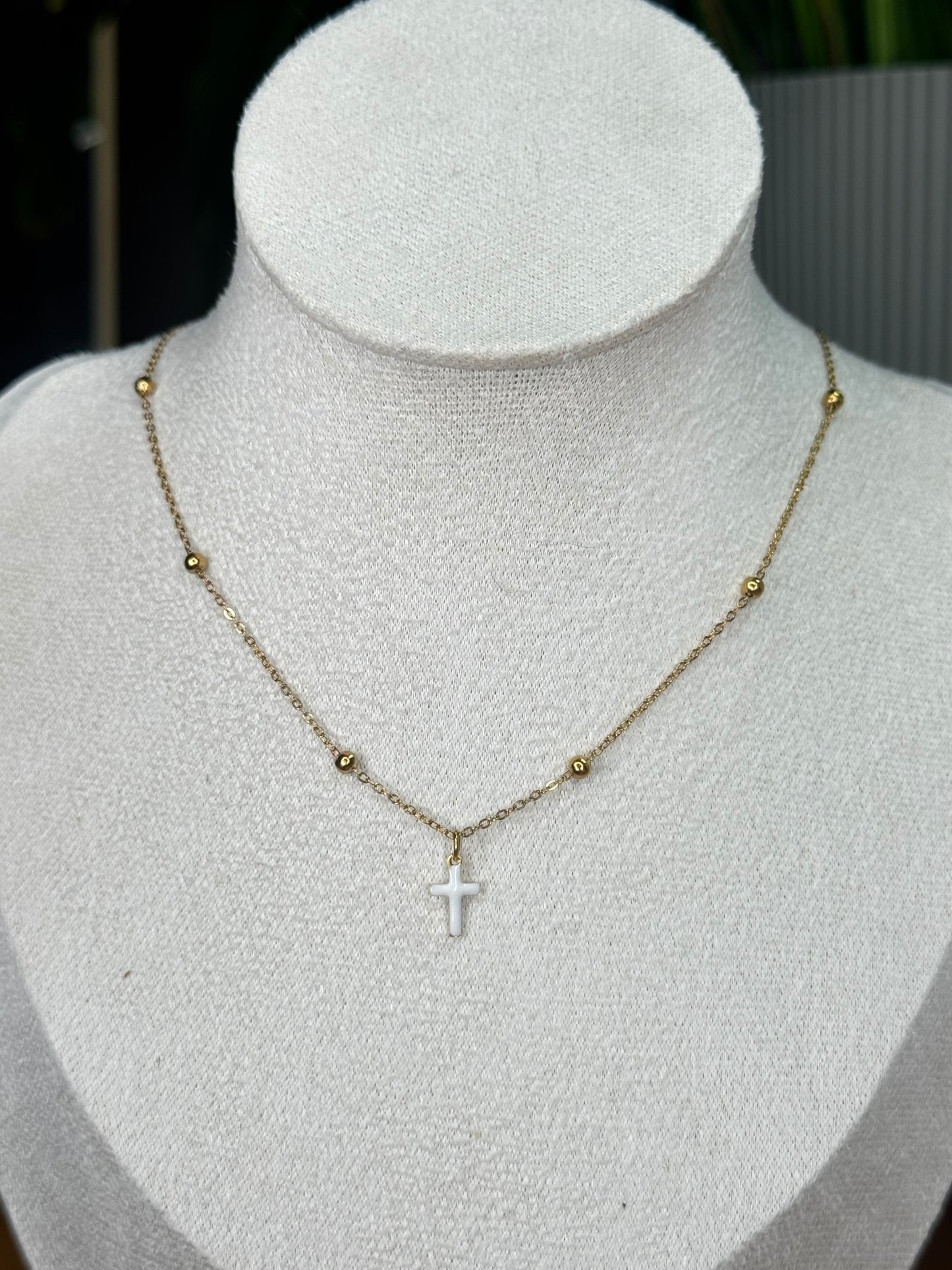 Collar con Dije Mini Cruz