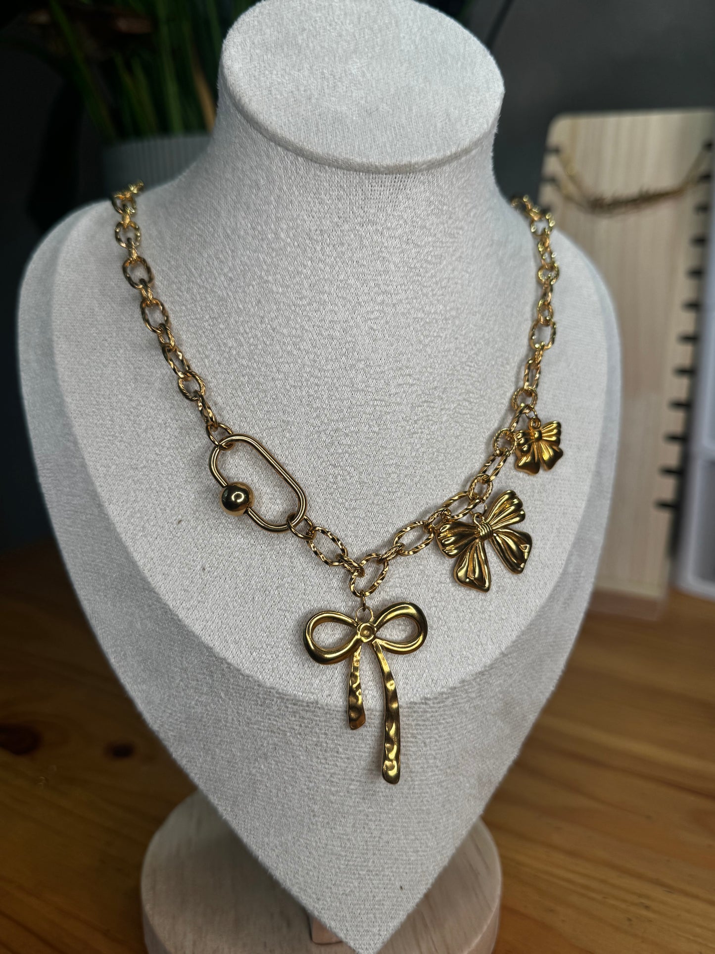 Collar Charms y Hebilla Moños