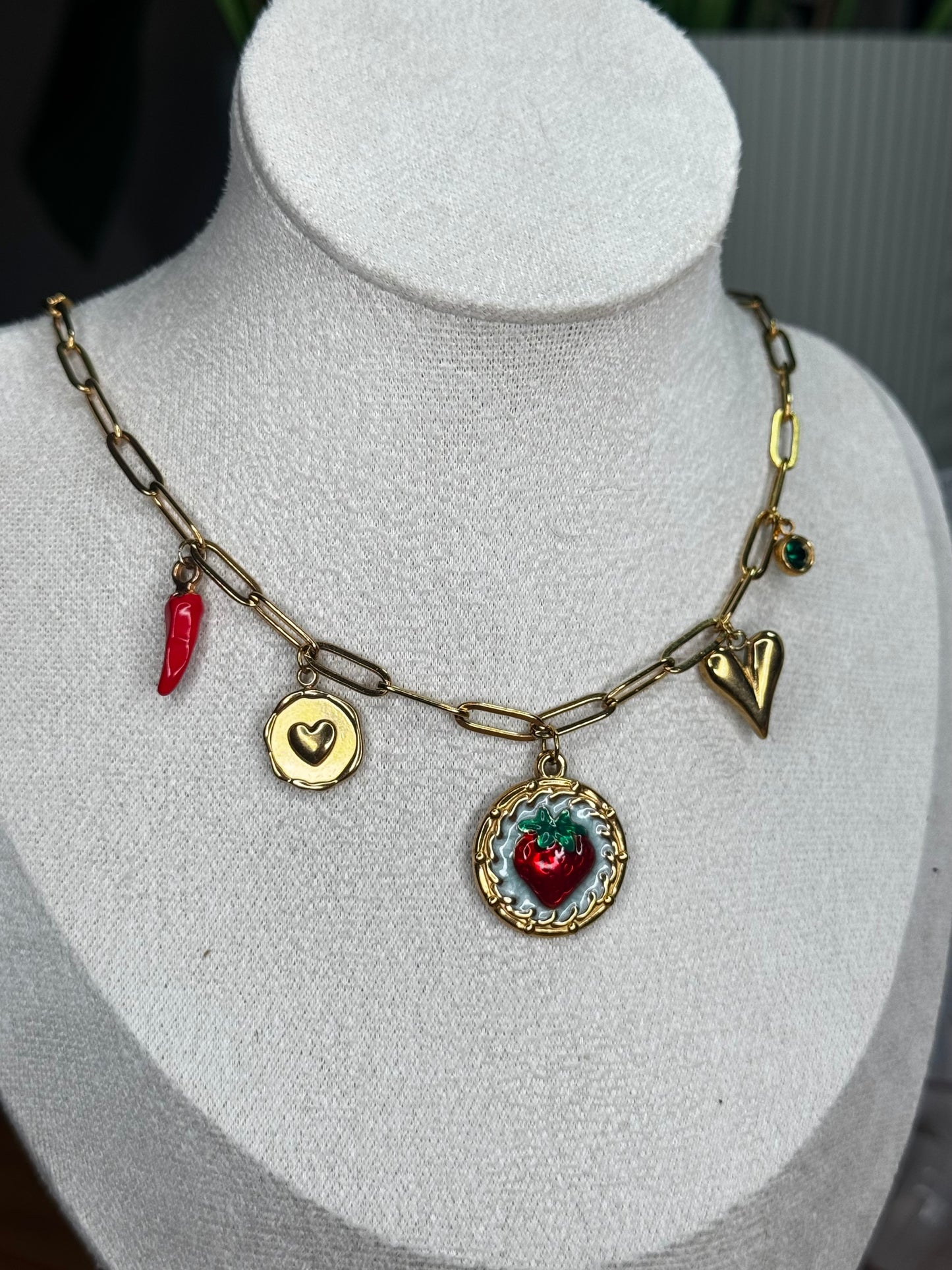 Collar con Charms Fresa