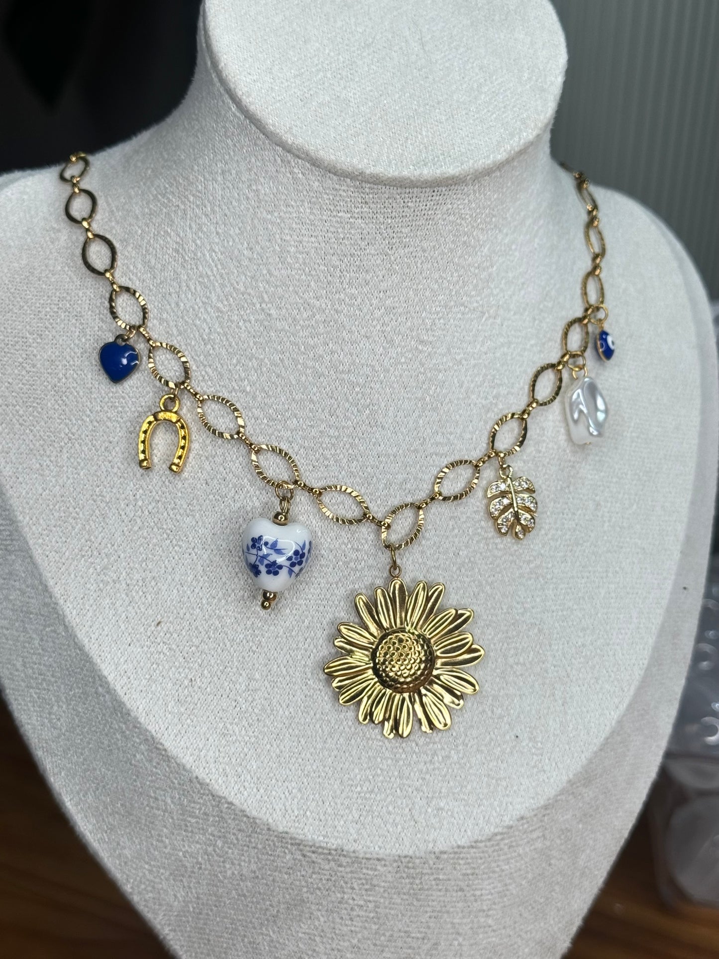 Collar con Charms Flor y Cielo