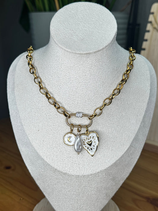 Collar Charms y Hebilla dorado y blanco