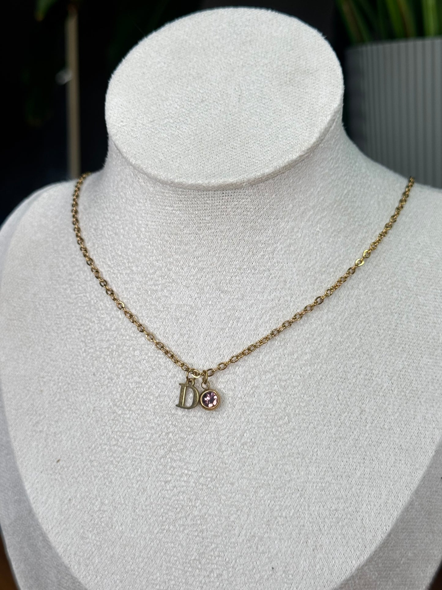 Collar con Dije Letra Simple