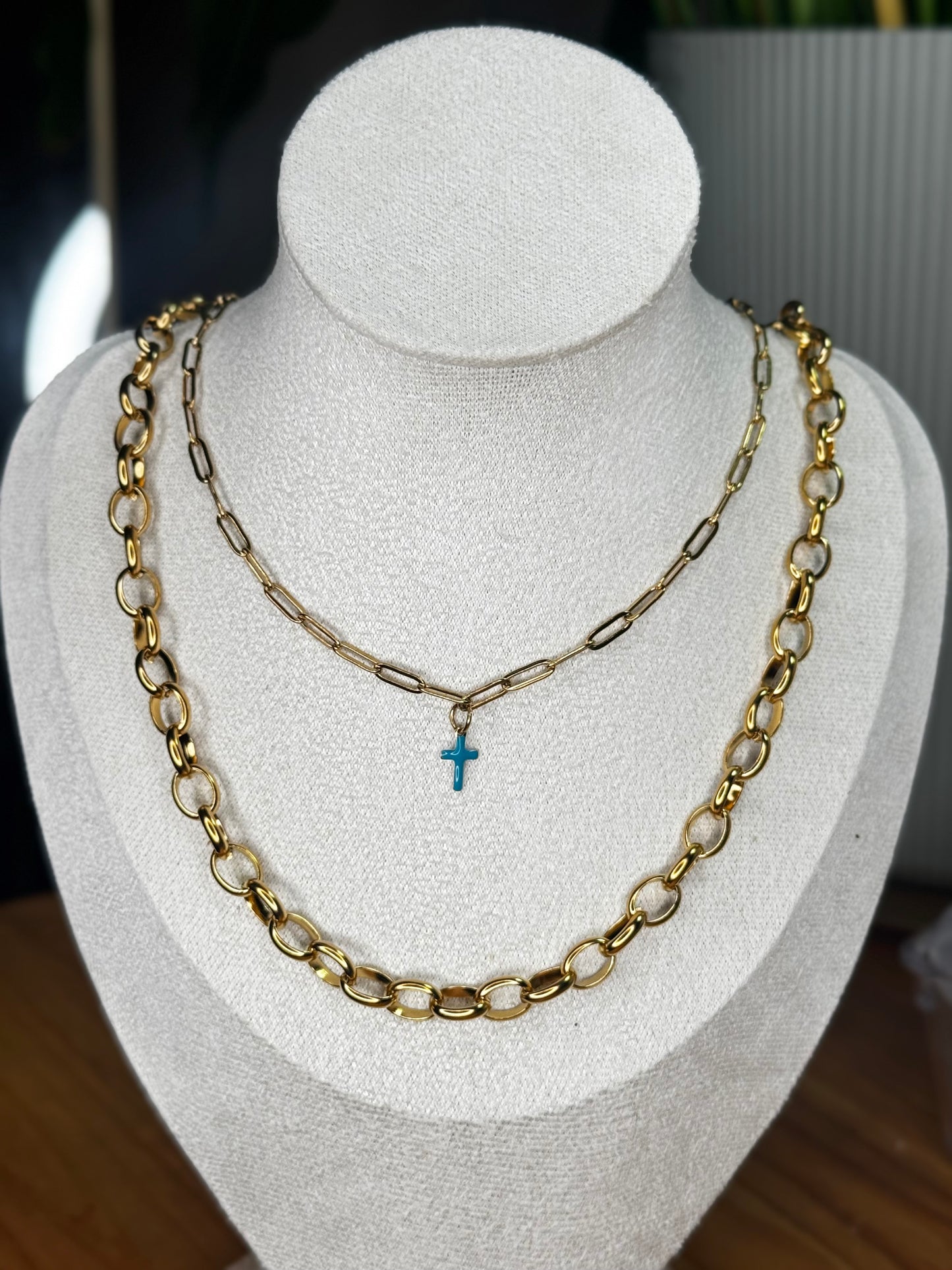 Collar con Doble Cruz