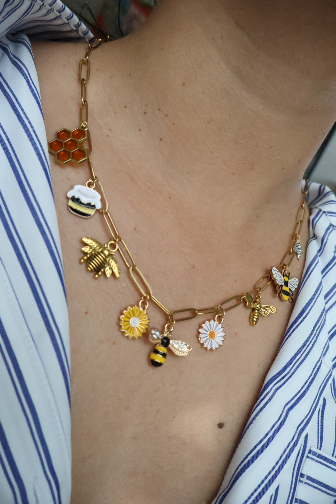 Collar Charms Bee Queen